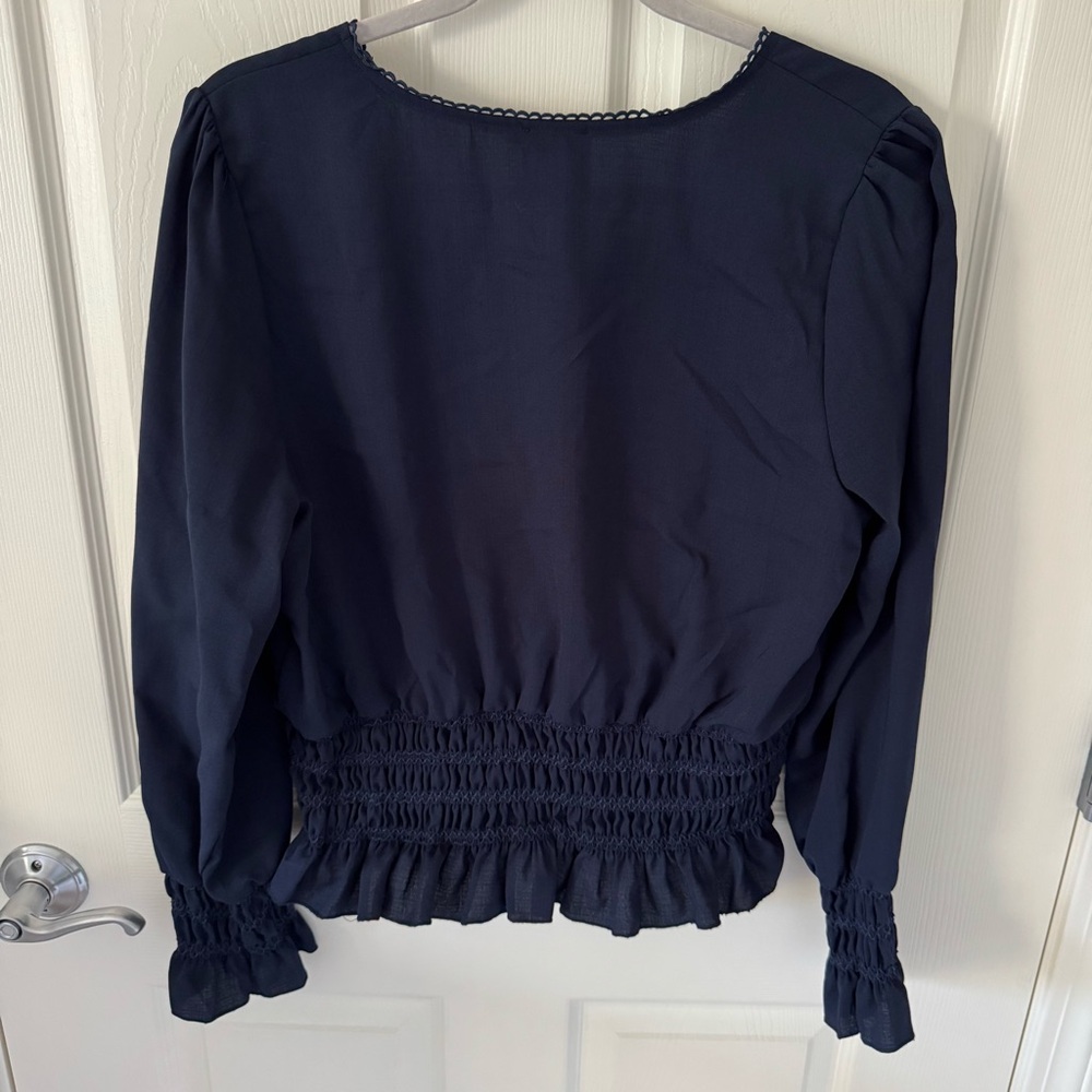Cliche Navy Blouse with smocked detail on the bottom and sleeves - Size M - Picture 5 of 7